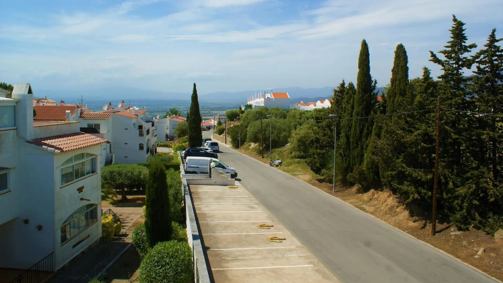 Apartamento En Roses Parking Y Piscina Comunitaria 0*,