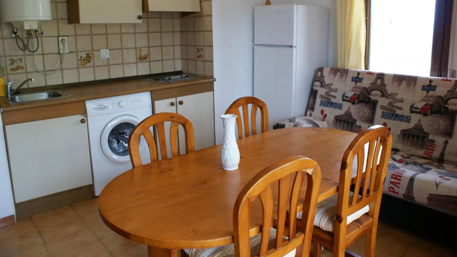 Apartamento En Roses Parking Y Piscina Comunitaria 0*,  Spain