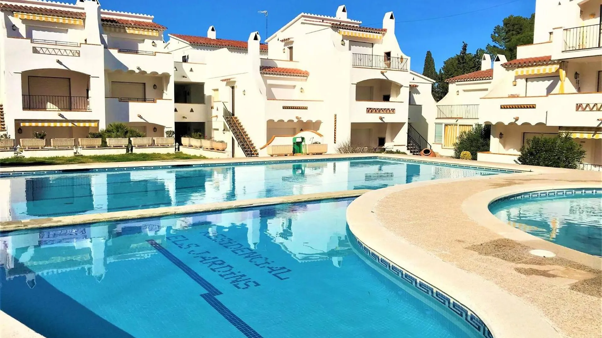 Apartamento En Roses Parking Y Piscina Comunitaria