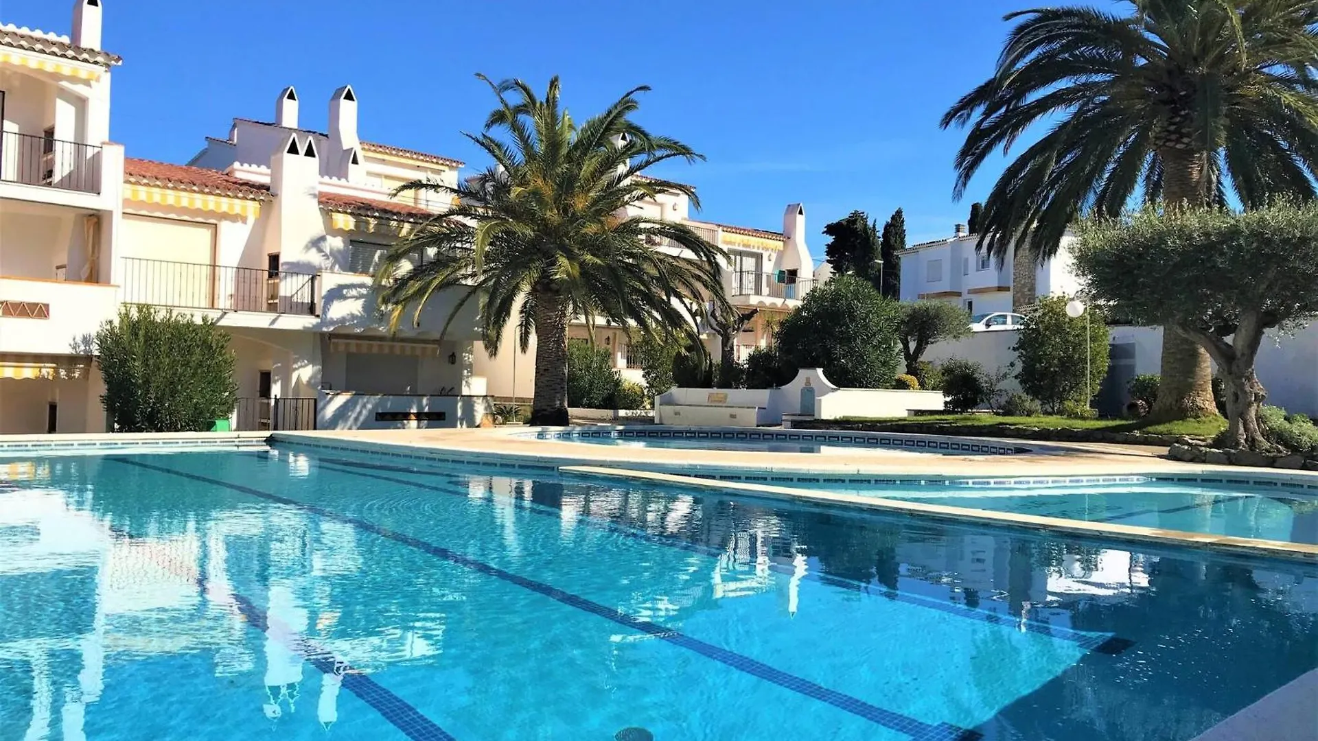 Holiday home Apartamento En Roses Parking Y Piscina Comunitaria
