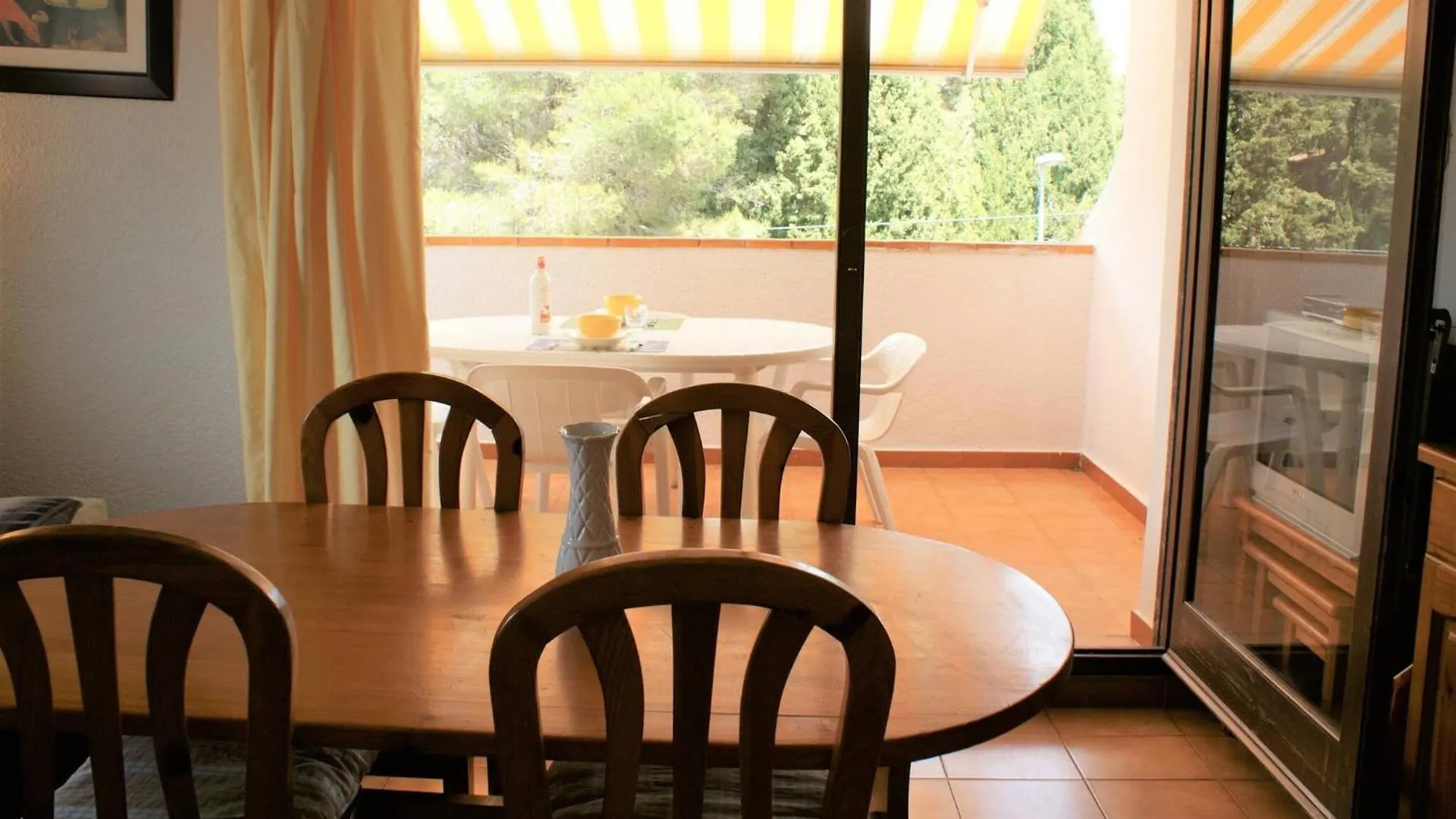 Holiday home Apartamento En Roses Parking Y Piscina Comunitaria Spain